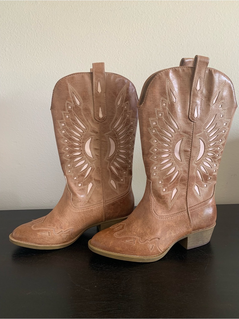 ARULA Bandera Cutout Western Boots Women’s Size 10 Wide Width and Calf